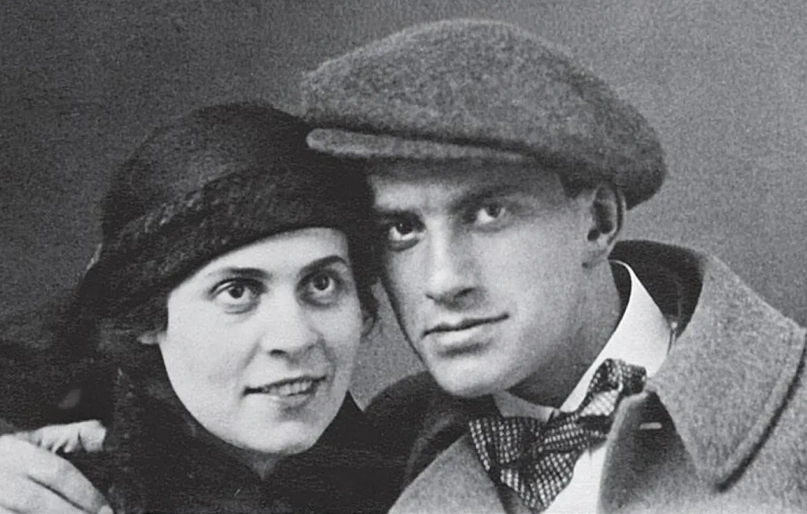 Кольцо Маяковского «Л.Ю.Б.»